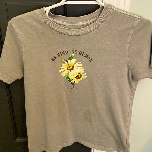 Cute flower green shirt! - Picture 2 of 2